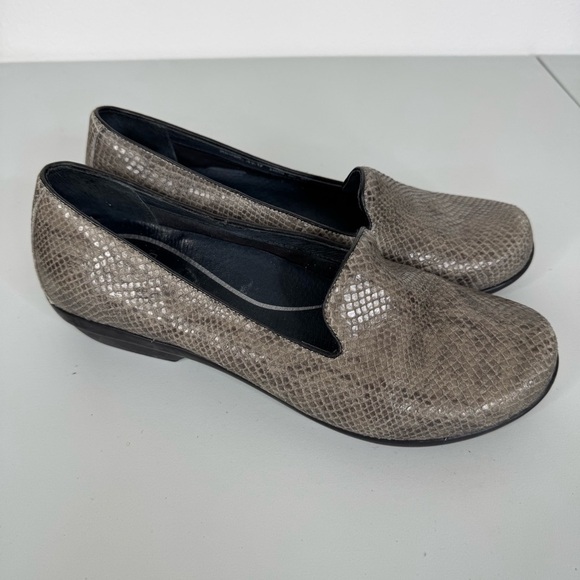 Dansko Gray Snakeprint Slip On Shoes Size 39 - Picture 1 of 7